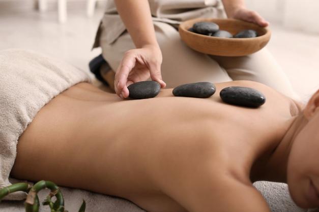 Massage aux pierres chaudes